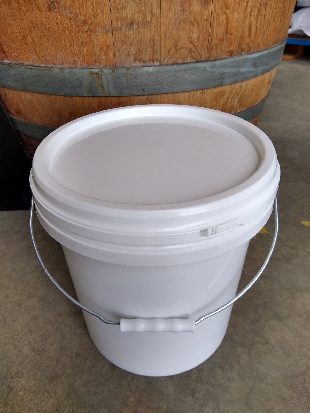 10L Food Grade Bucket with Lid image 2